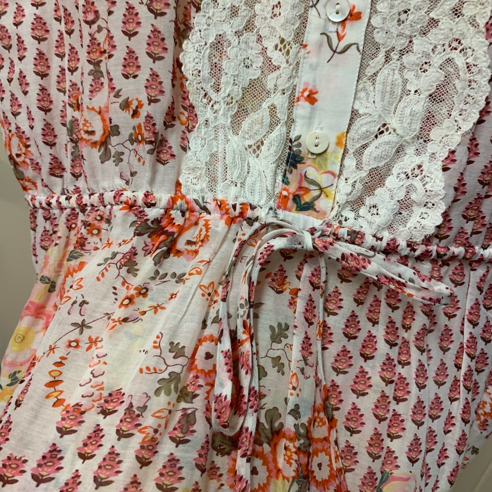 **Host Pick* Karen Kane romantic top - Picture 5 of 6